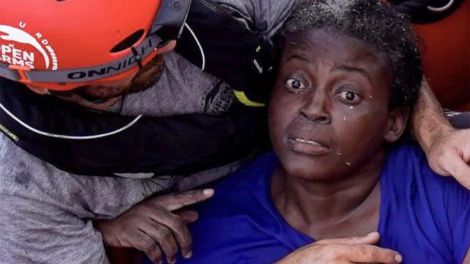 migranteNeraOcchiOpenArmsCUT-1146x745-664x373